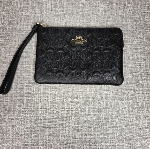 Coach Signature Embossed Leather Corner Zip Wristlet Black Leather - Picture 1 of 6